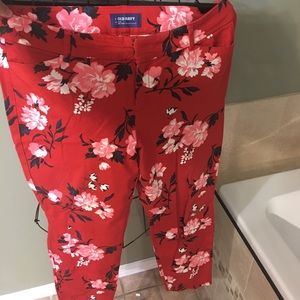 Old Navy Pixie Cut Crop Pant, red floral size 14 R